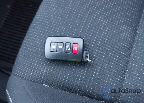 2018 Toyota Rav4 Xle z USA, uszkodzony, nr VIN JTMRFREV0JJ188822